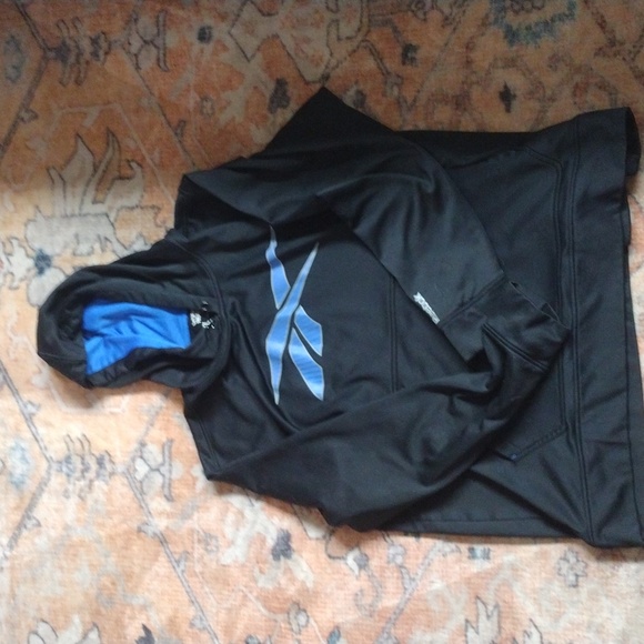 Extra large Reebok hoodie - Picture 2 of 2